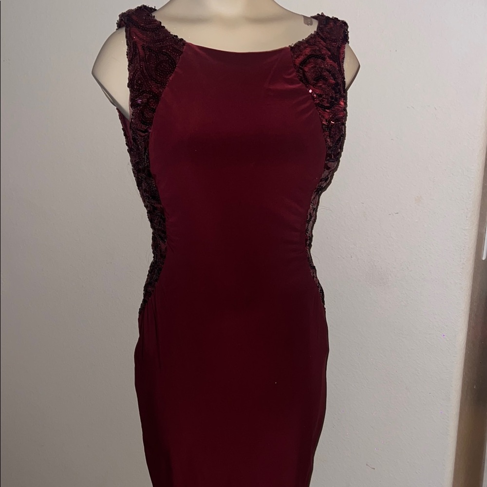 Elegant Burgundy Sleeveless Dress